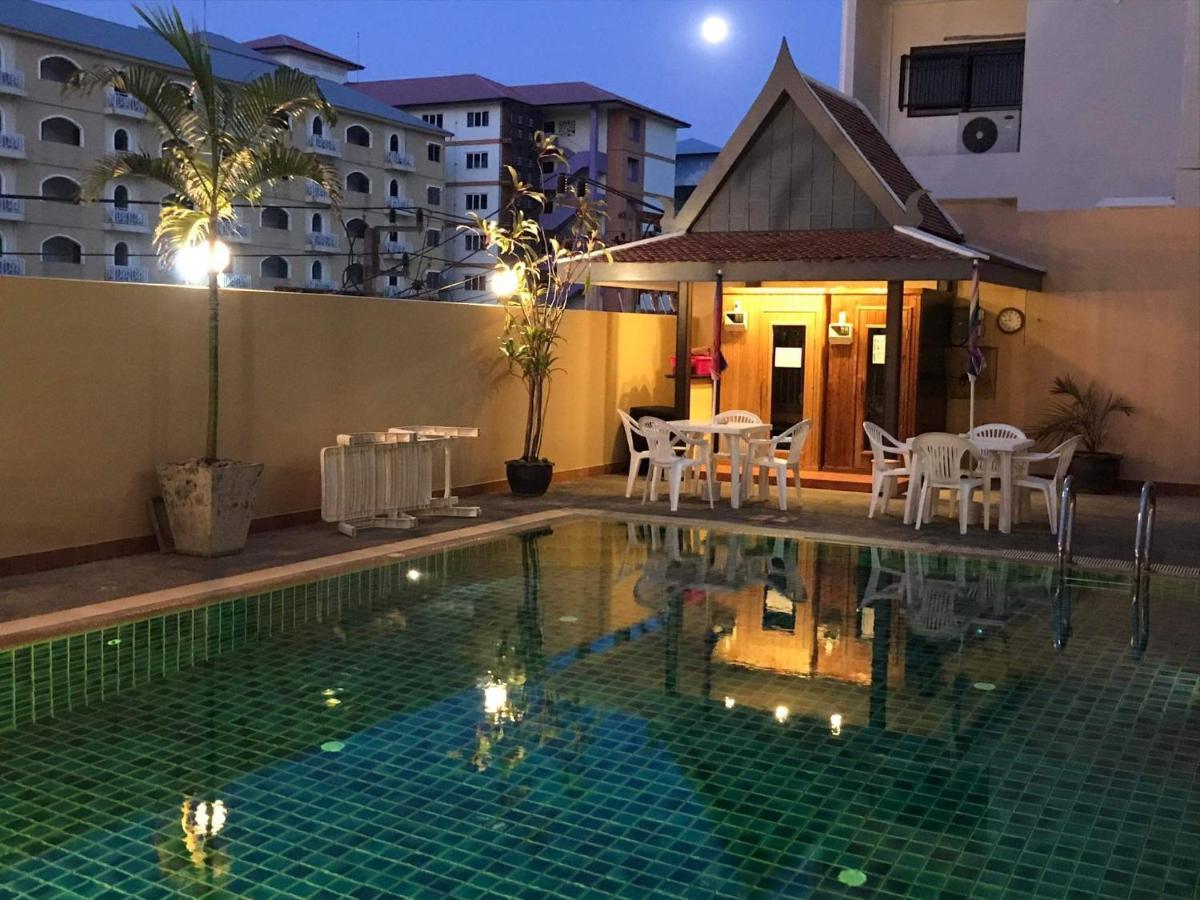Soi2Inn Pattaya Exteriör bild